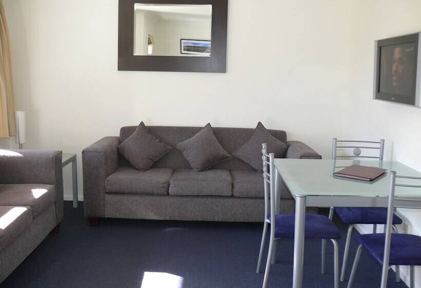 모텔 Claremonte Motor Lodge