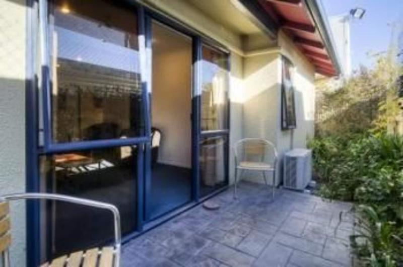 모텔 Claremonte Motor Lodge