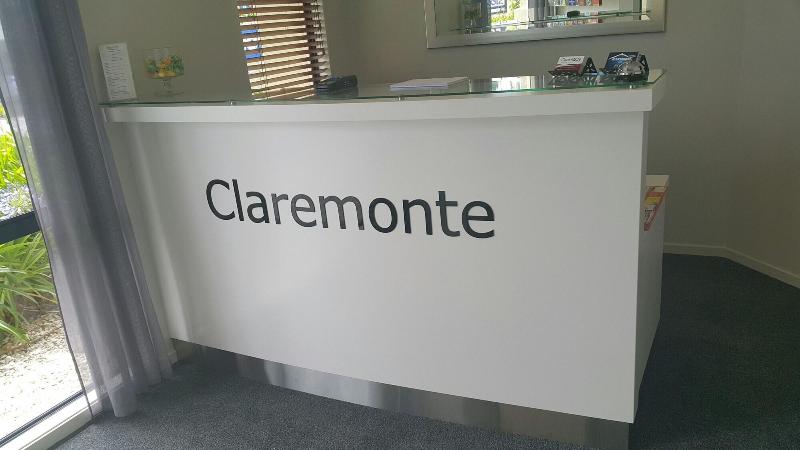 모텔 Claremonte Motor Lodge