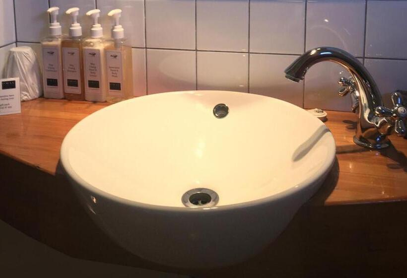 Omau Settlers Lodge Motel