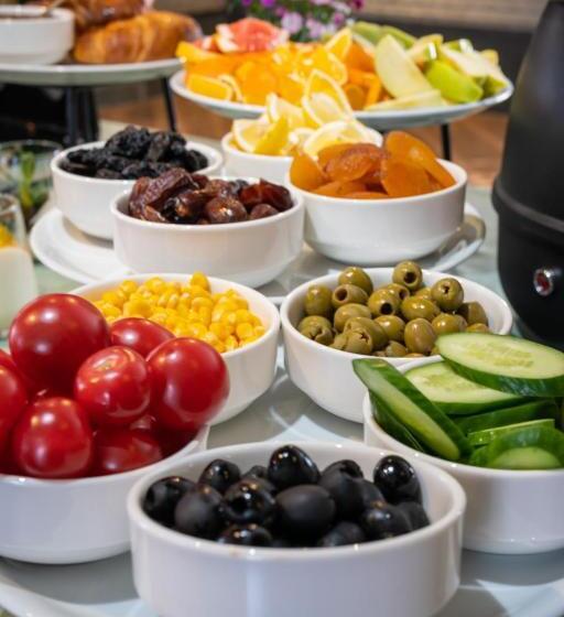 هتل Burki Castle & Cellar