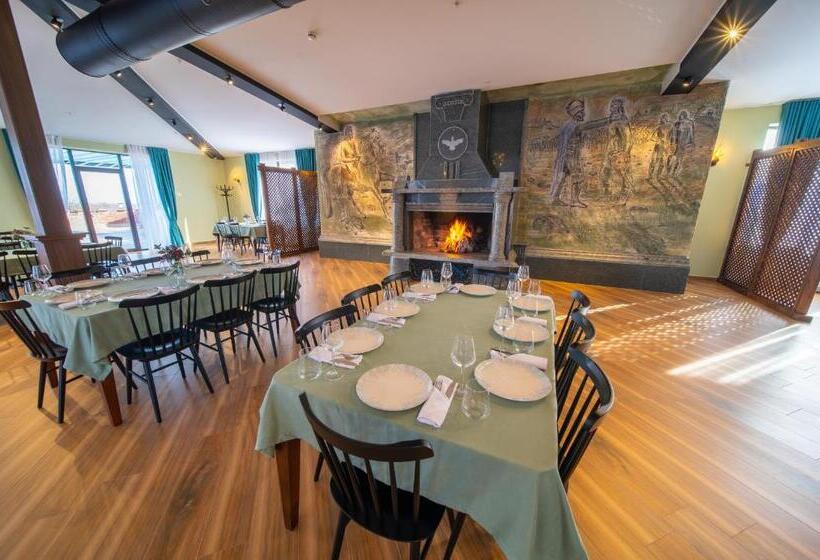 هتل Burki Castle & Cellar