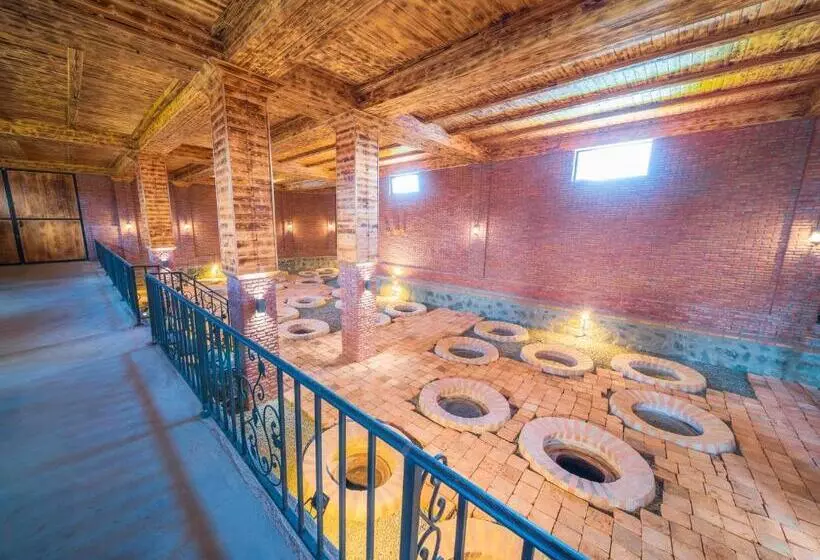 ホテル Burki Castle & Cellar