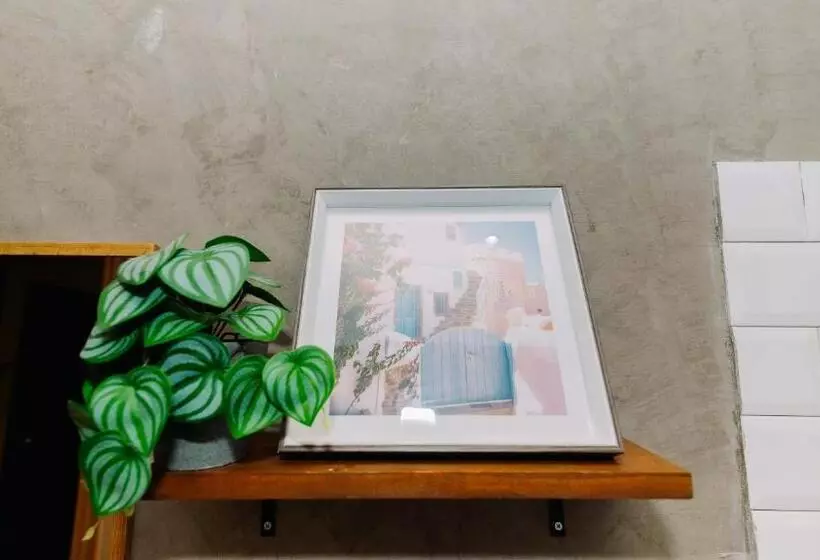 ホテル Jovinaj Travellers Inn