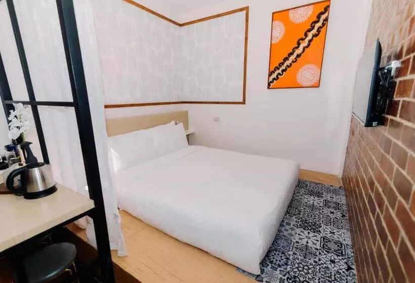 ホテル Jovinaj Travellers Inn