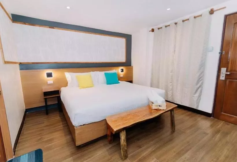 ホテル Jovinaj Travellers Inn