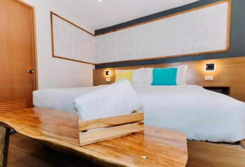 ホテル Jovinaj Travellers Inn