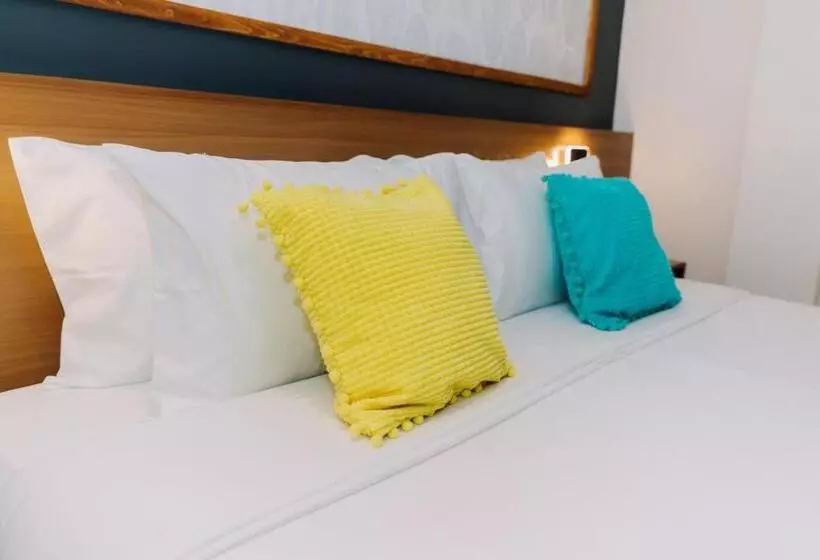 ホテル Jovinaj Travellers Inn