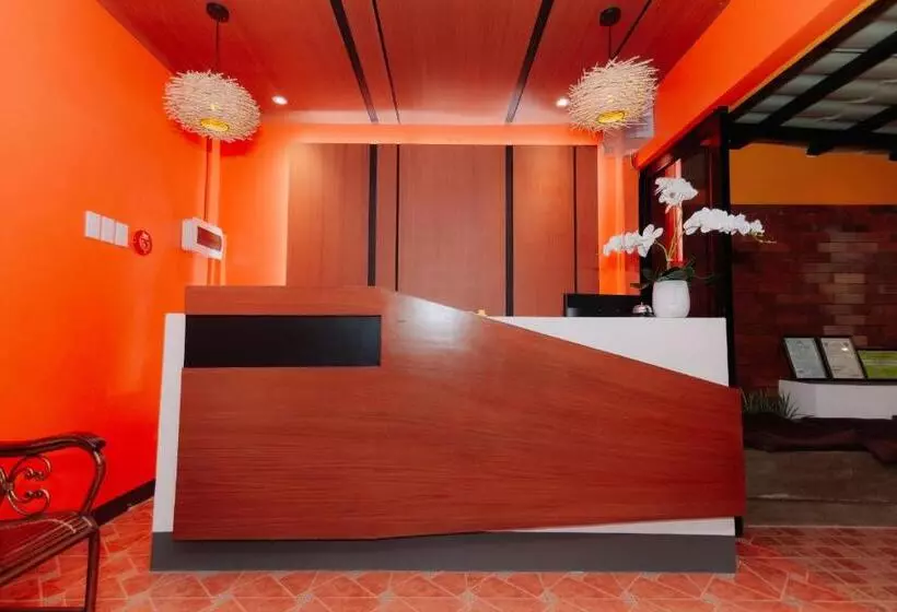 ホテル Jovinaj Travellers Inn