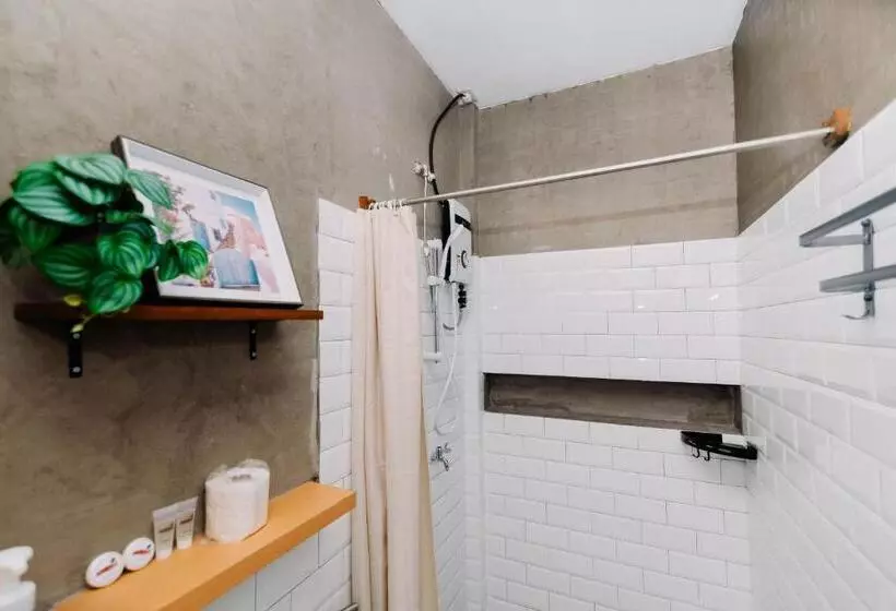 ホテル Jovinaj Travellers Inn
