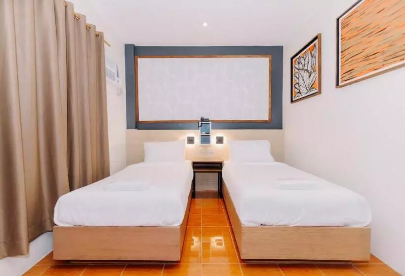 ホテル Jovinaj Travellers Inn