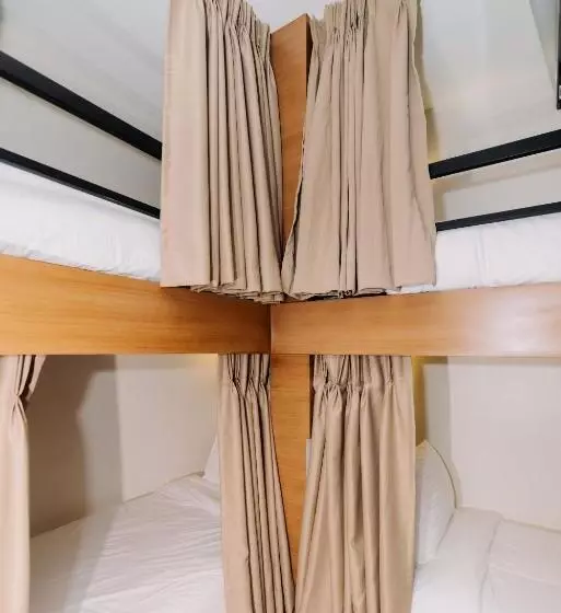 ホテル Jovinaj Travellers Inn