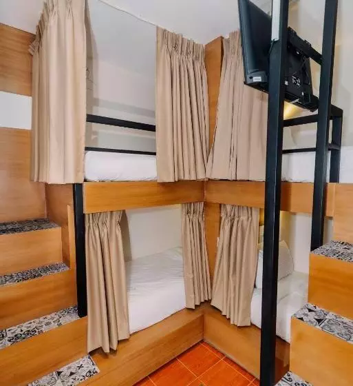 ホテル Jovinaj Travellers Inn