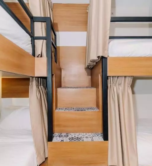 ホテル Jovinaj Travellers Inn