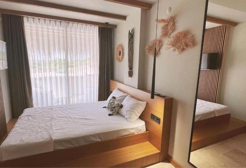 هتل The May Five   Adults Only