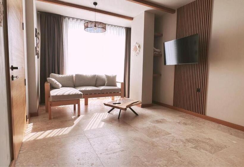 هتل The May Five   Adults Only