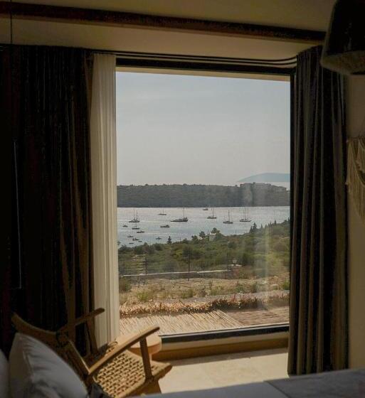 هتل The May Five   Adults Only