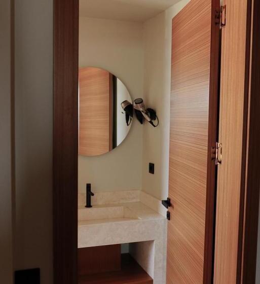 هتل The May Five   Adults Only