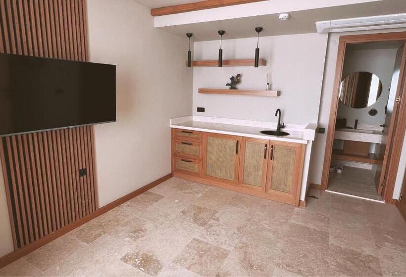 هتل The May Five   Adults Only