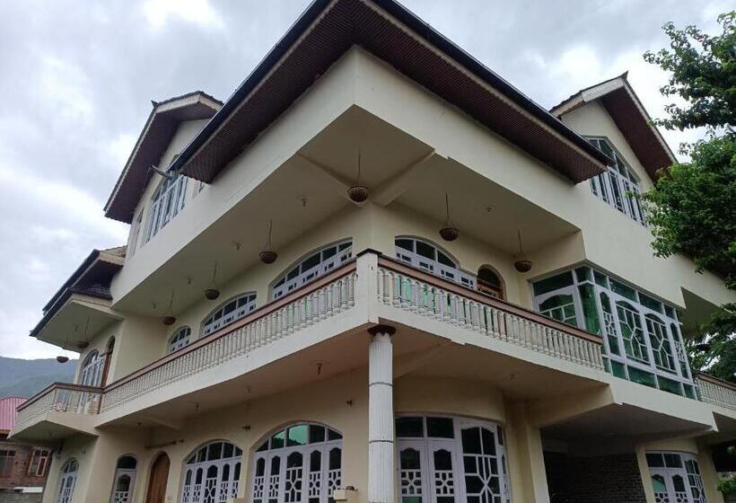 Pensão Coachman Homestay