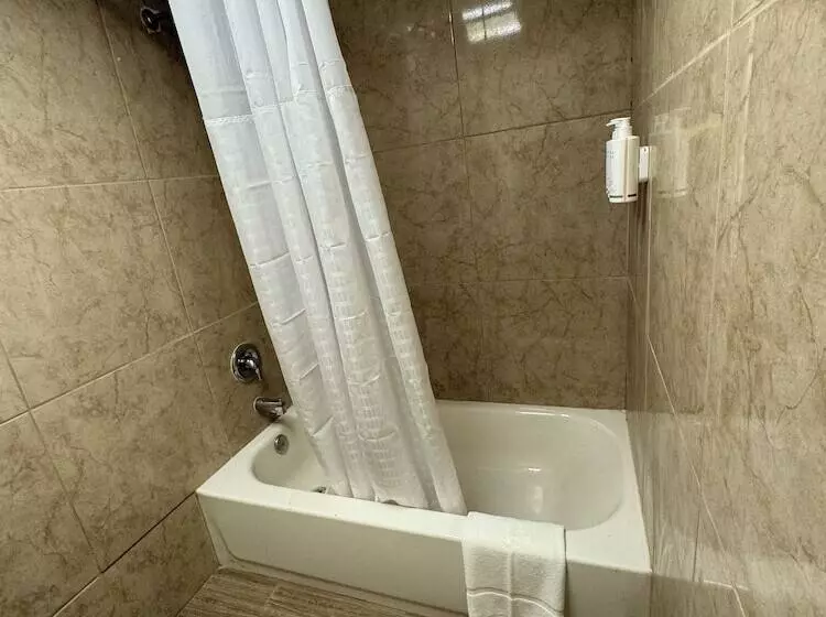 هتل Super 8 By Wyndham Corpus Christi Airport