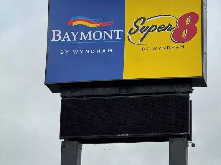 هتل Super 8 By Wyndham Corpus Christi Airport