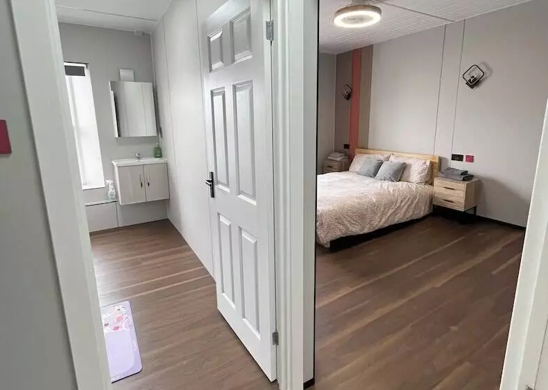 Retkeilymaja Welsh Holiday Accommodation   Modern Living