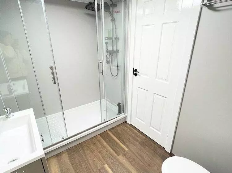 Retkeilymaja Welsh Holiday Accommodation   Modern Living