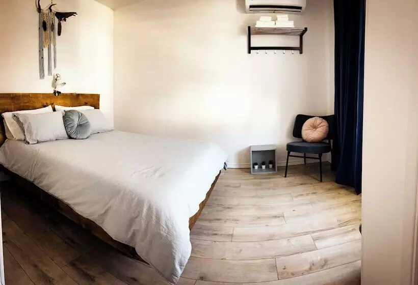 Hotelli Kwe Café & Auberge