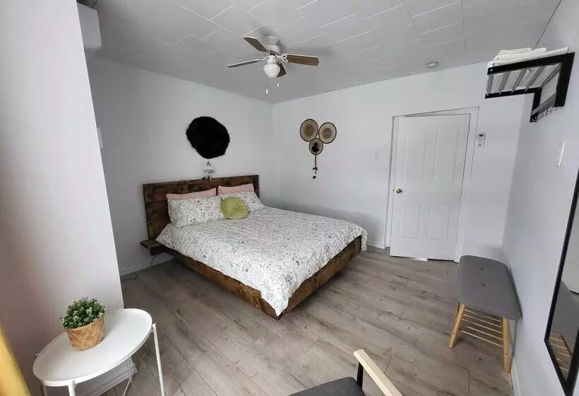 Hotelli Kwe Café & Auberge