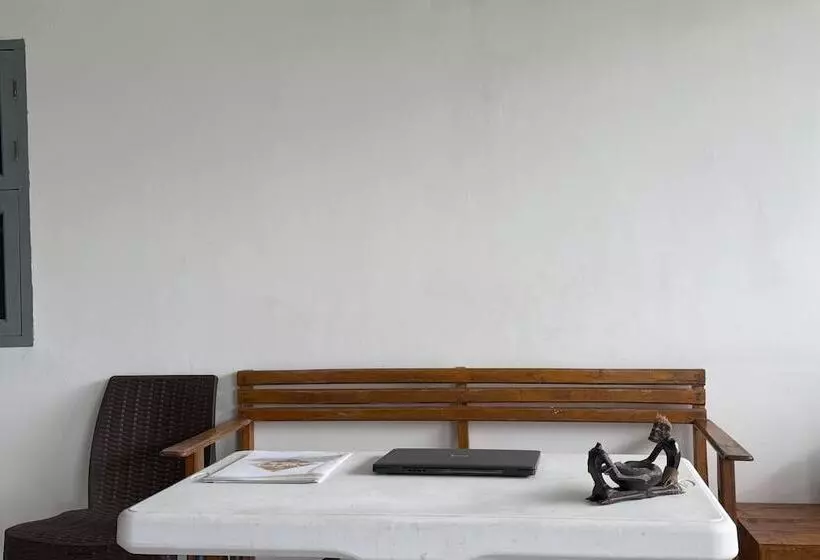 ホテル Spot On 93966 Dhiya Guest House Syariah