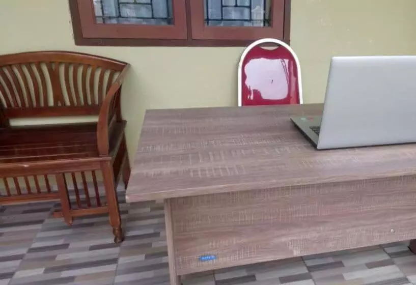 ホテル Spot On 93966 Dhiya Guest House Syariah