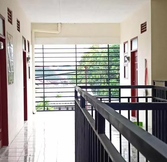 ホテル Spot On 93966 Dhiya Guest House Syariah