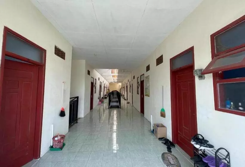 ホテル Spot On 93966 Dhiya Guest House Syariah