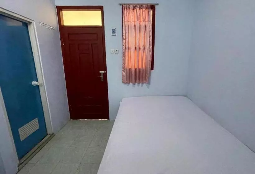 ホテル Spot On 93966 Dhiya Guest House Syariah