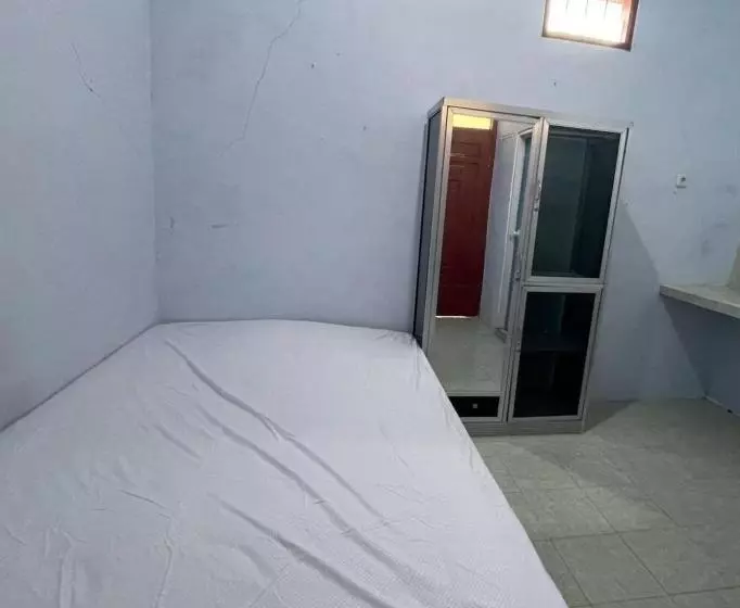 ホテル Spot On 93966 Dhiya Guest House Syariah