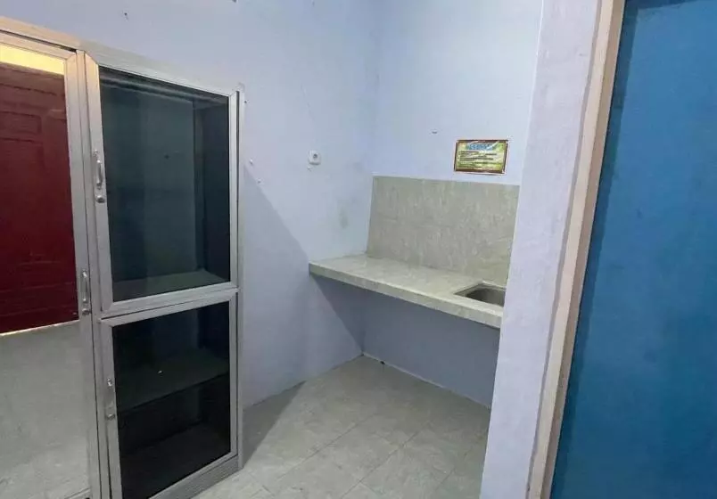 ホテル Spot On 93966 Dhiya Guest House Syariah