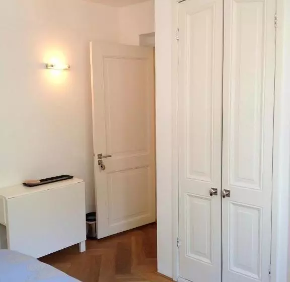 تختخواب و صبحانه Bed In Amsterdam