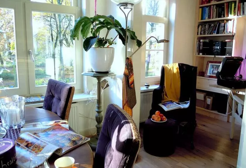 Miss Ortelia B&b