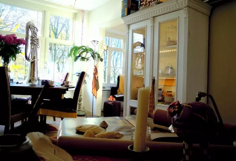 Miss Ortelia B&b