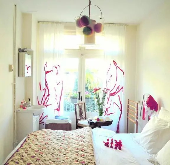 Miss Ortelia B&b