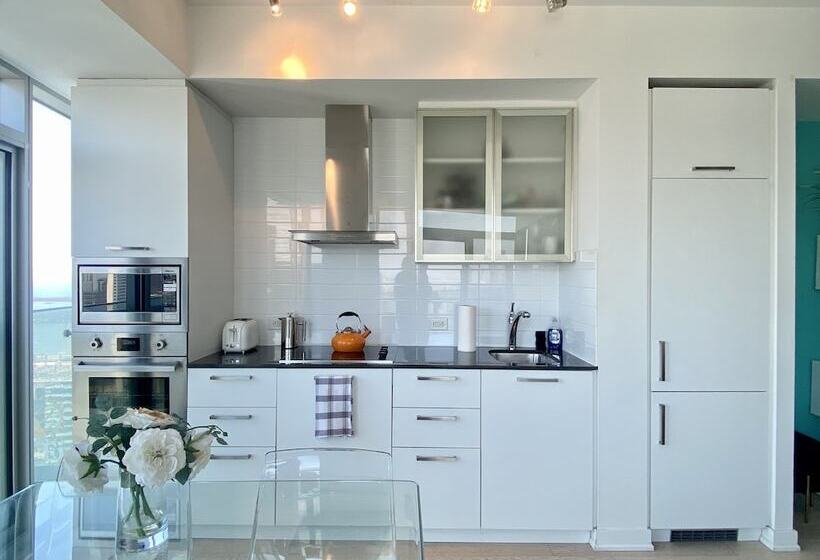 فندق صغير Waterfront York Suites