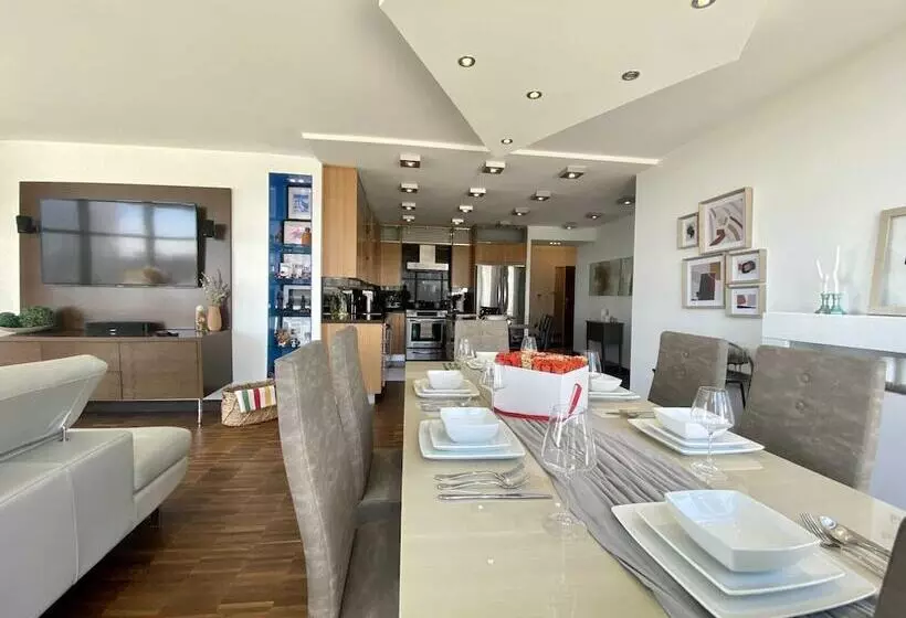 ユースホステル Waterfront York Suites
