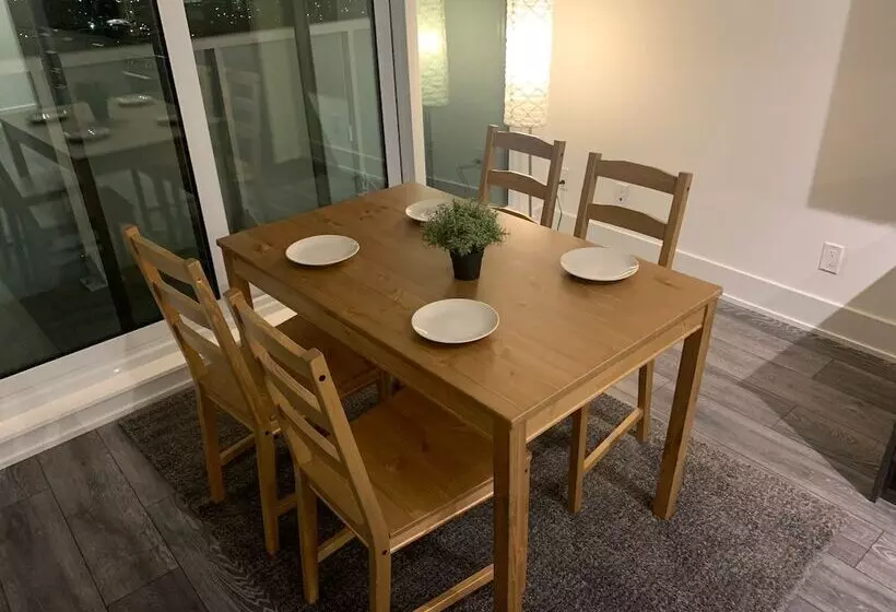 ユースホステル Waterfront York Suites