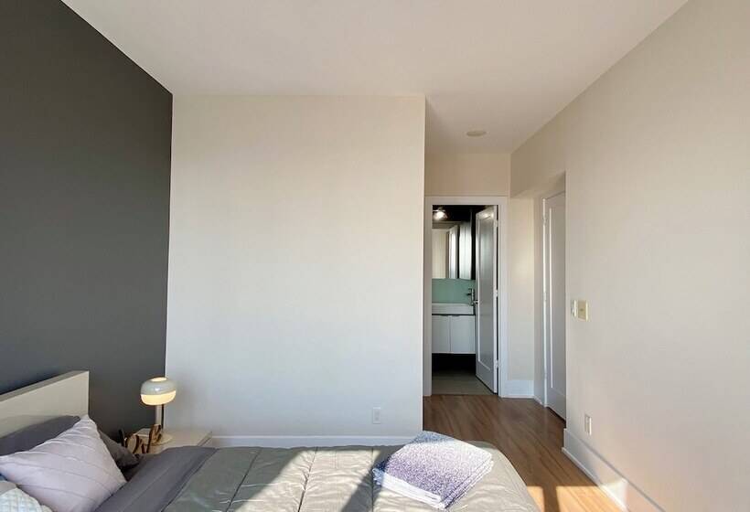 فندق صغير Waterfront York Suites