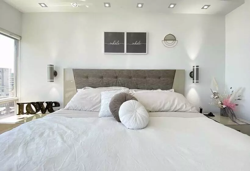 ユースホステル Waterfront York Suites