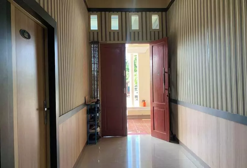 Hotelli Oyo 93918 Wisma Tulip