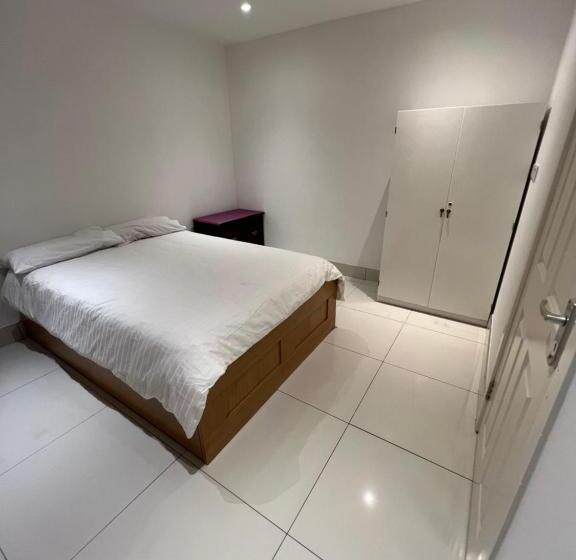 펜션 Lovely Home In Kimmage, Dublin