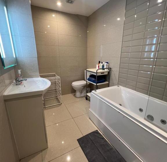 펜션 Lovely Home In Kimmage, Dublin