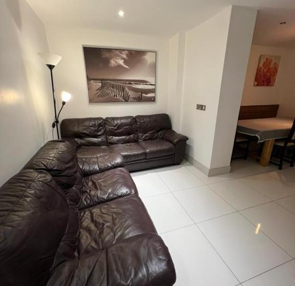 펜션 Lovely Home In Kimmage, Dublin